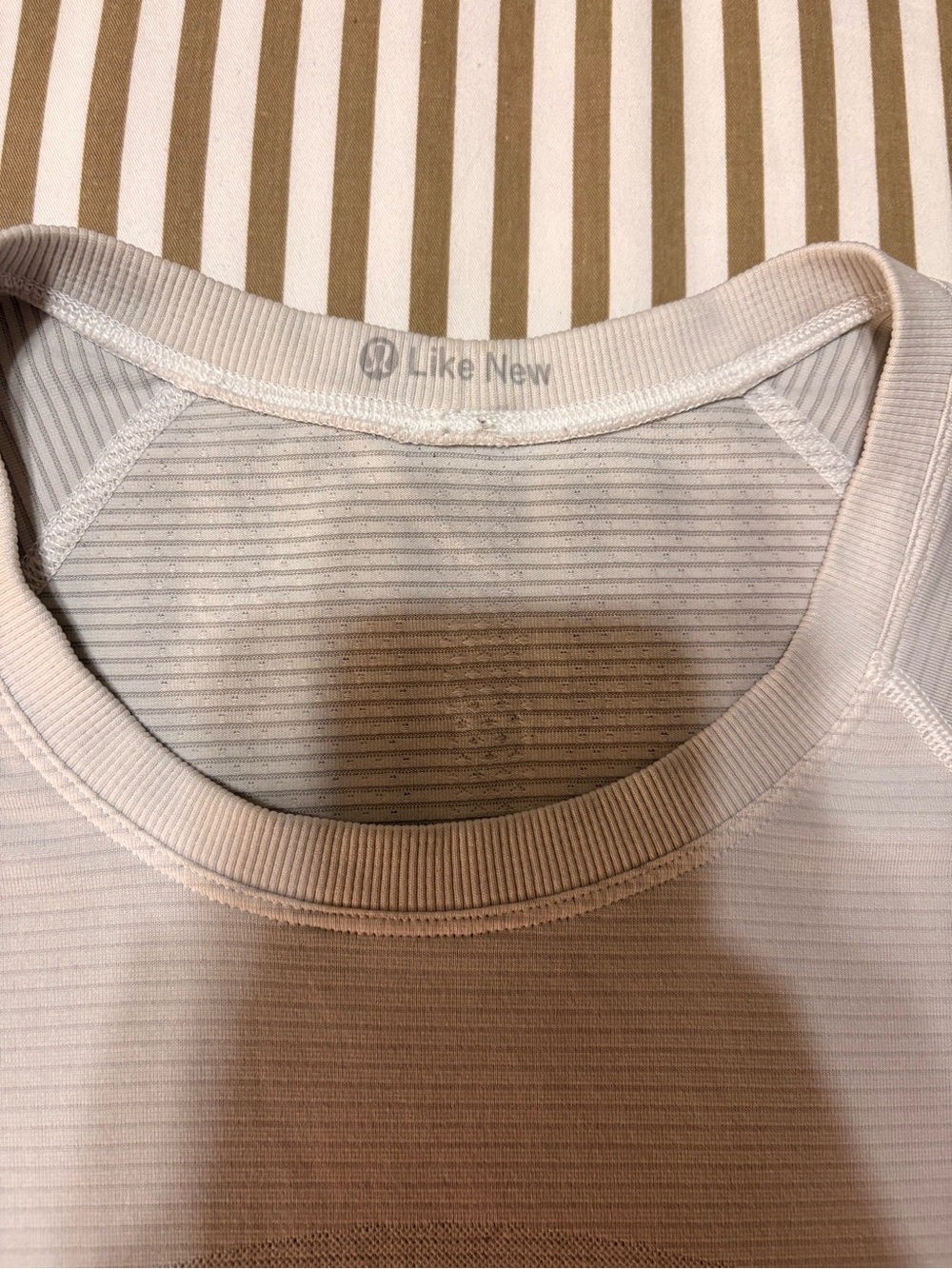 Lululemon Light Gray Women's Short sleeve swiftly tech 2.0 - Picture 2 of 4